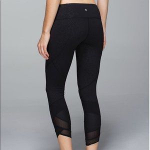 Lululemon Emerge Renewed Crop *Luxtreme